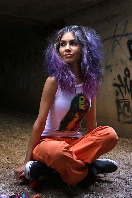 Adoptez la magie des cheveux violet : conseils et astuces